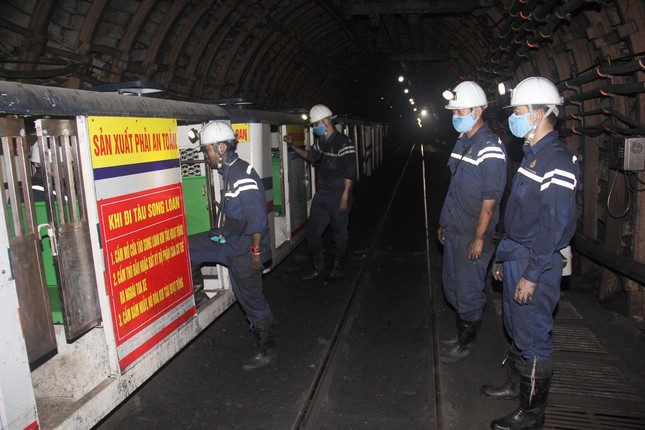 Hệ thống tàu điện chở người tại Công ty CP Than Hà Lầm.