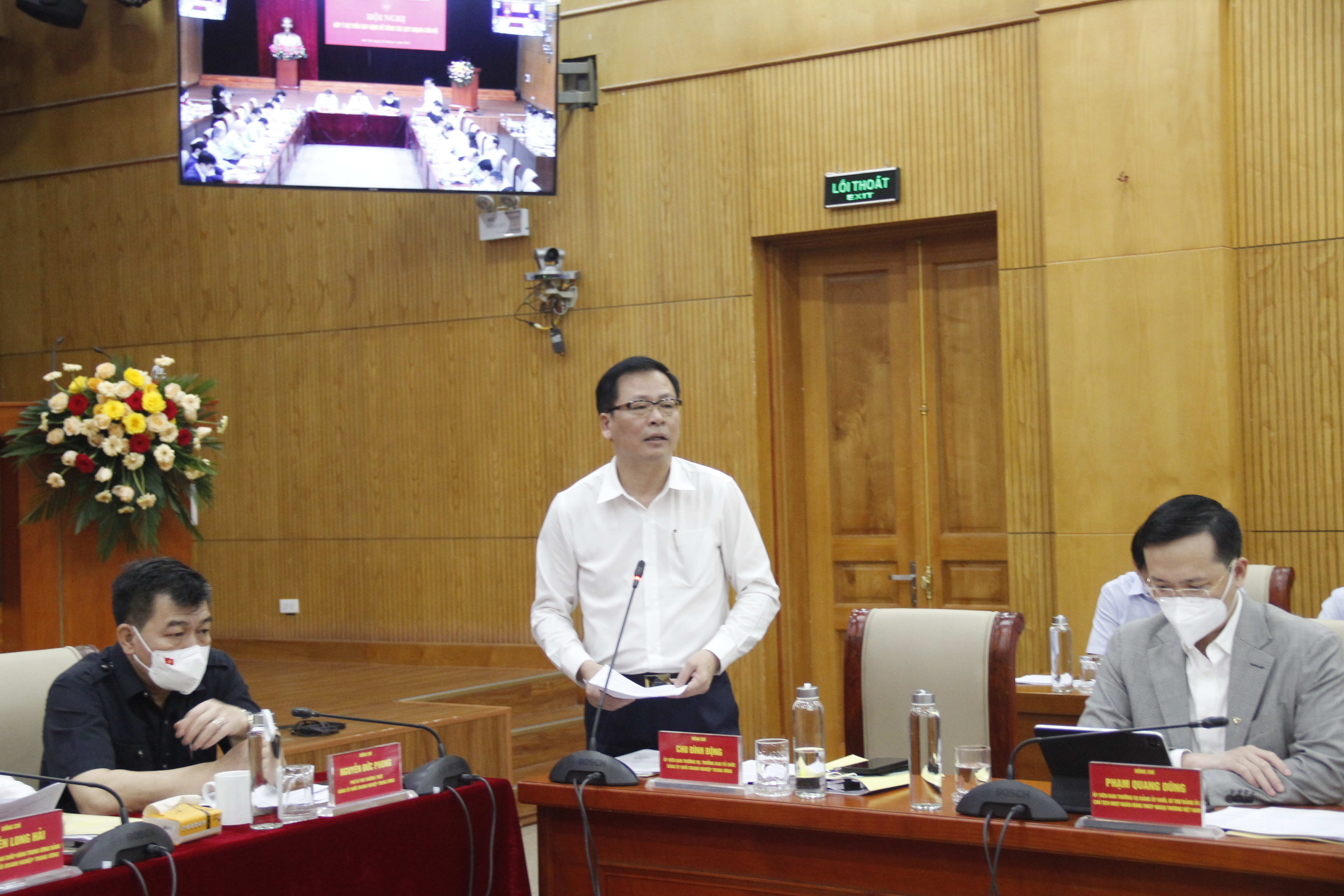 Đồng chí Chu Đình Động, Ủy viên Ban Thường vụ Đảng ủy Khối, Trưởng Ban Tổ chức Đảng ủy Khối  trình bầy báo cáo đề dẫn về công tác quy hoạch cán bộ.