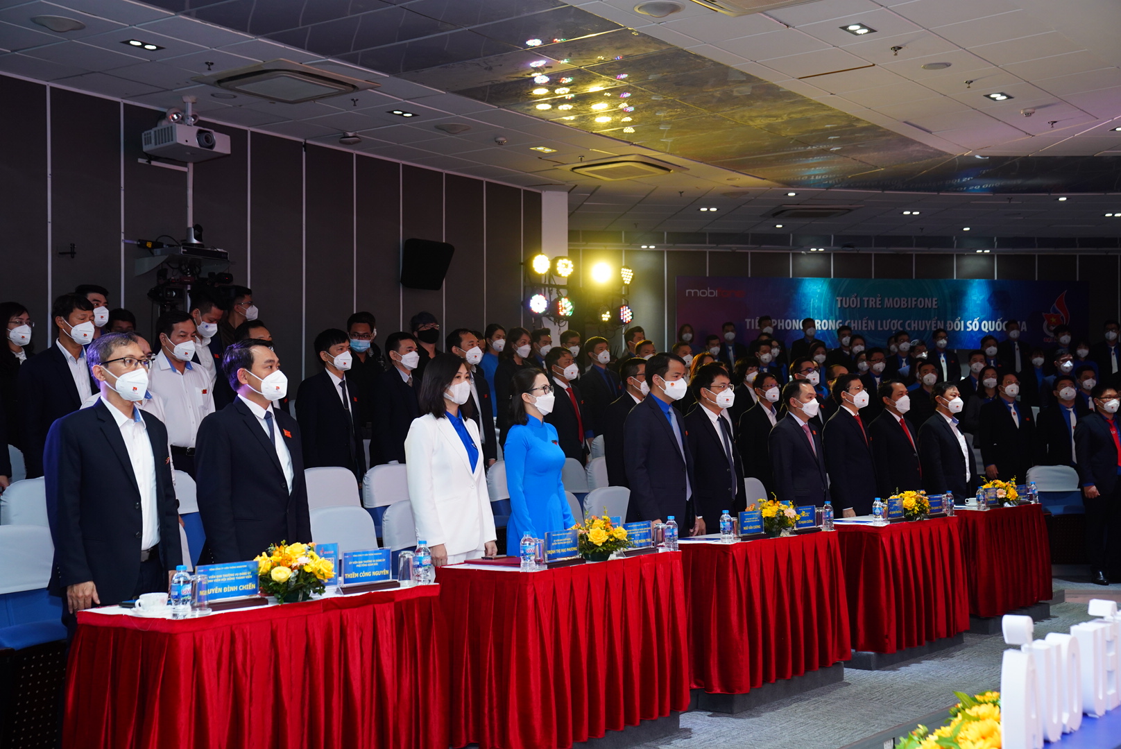 Toàn cảnh đại biểu và khách mời Đại hội