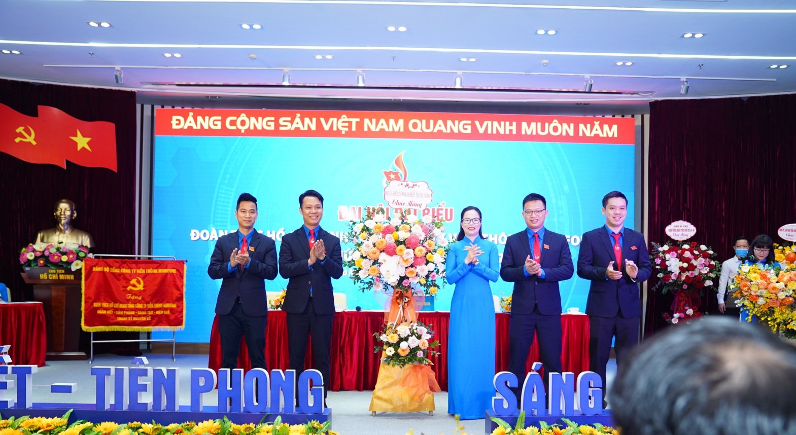 Đồng chí Hoàng Thị Minh Thu, Uỷ viên BTV Trung ương Đoàn, Uỷ viên BCH Đảng Bộ Khối, Bí thư Đoàn Khối Doanh nghiệp Trung ương phát biểu chỉ đạo Đại hội.