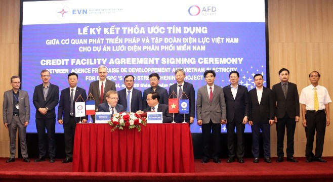 Đại diện lãnh đạo hai bên tham gia ký kết