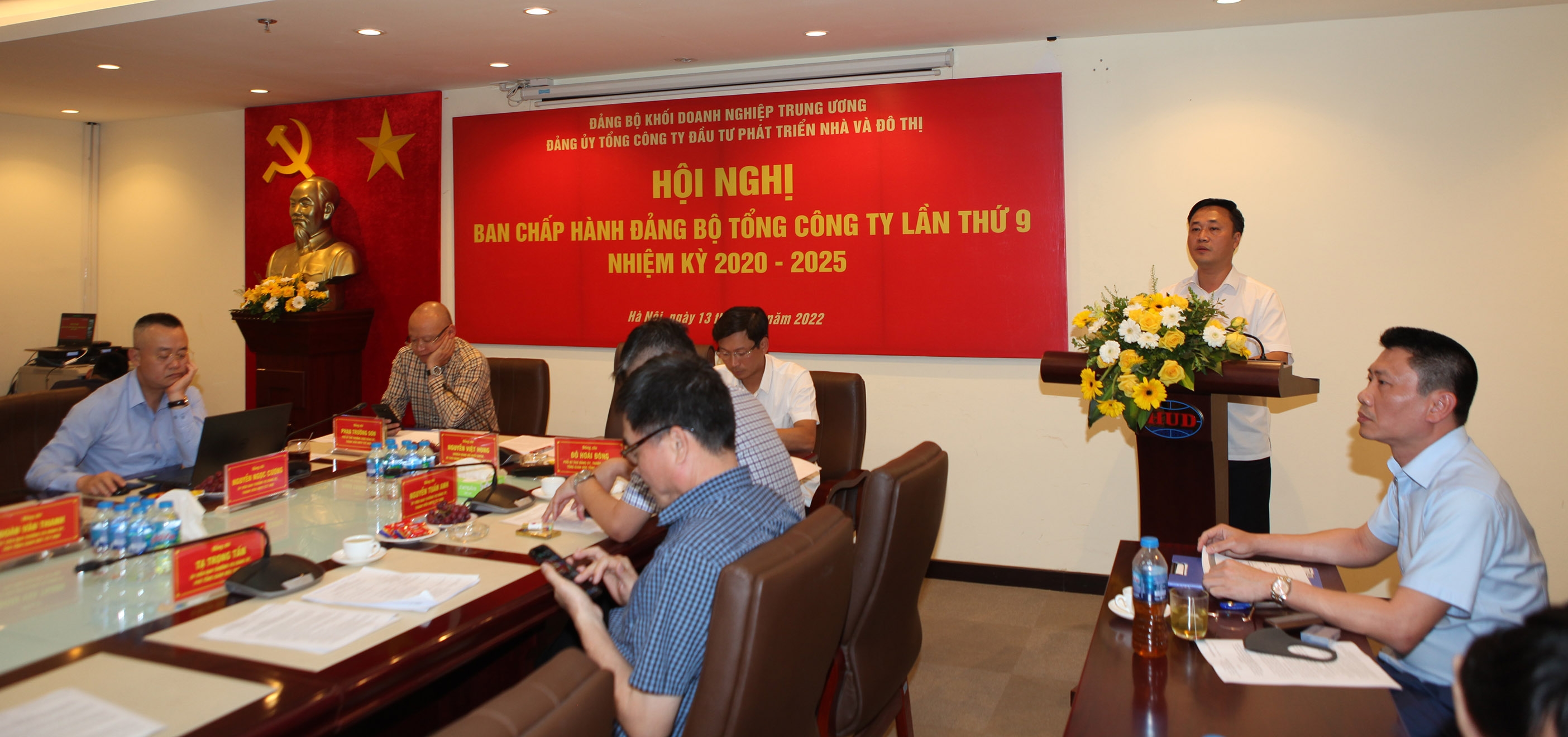 Đồng chí Nguyễn Việt Hùng, Ủy viên BCH Đảng bộ Khối DNTW, Bí thư Đảng ủy, Chủ tịch HĐTV HUD phát biểu chỉ đạo tại Hội nghị.