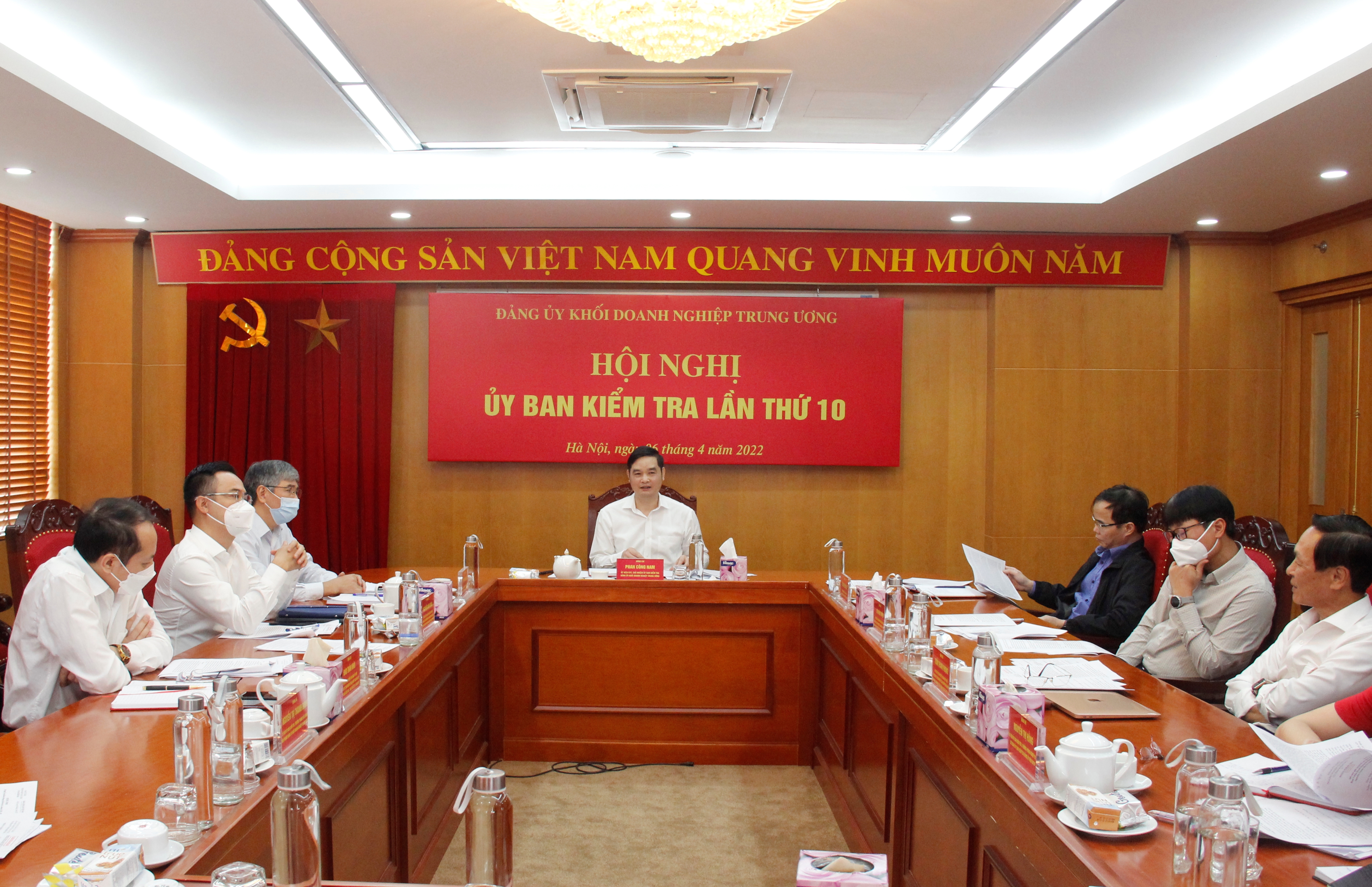 Đồng chí Phan Công Nam, Ủy viên Ban Thường vụ Đảng ủy, Chủ nhiệm Ủy ban Kiểm tra Đảng ủy Khối chủ trì Hội nghị. 