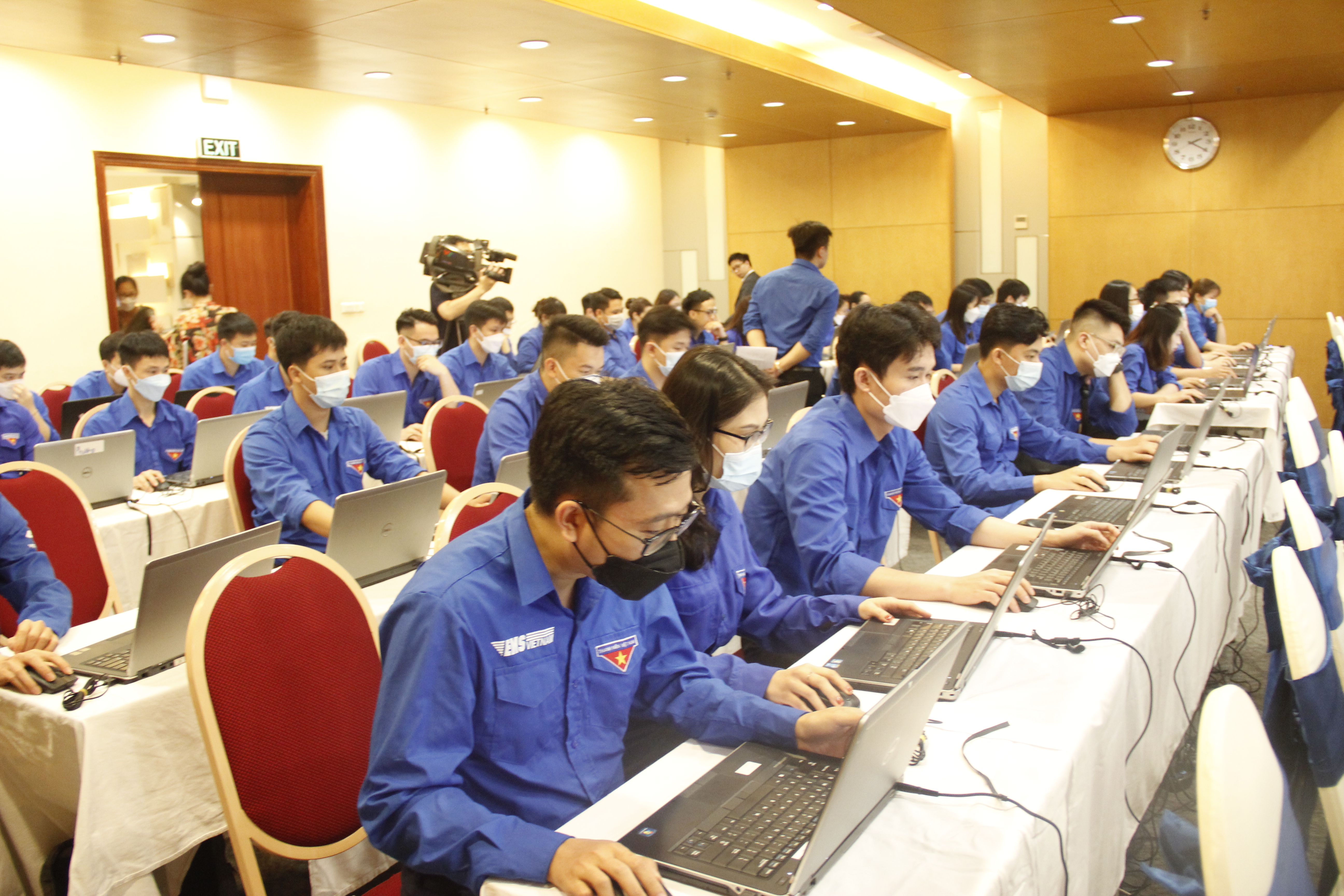 Các thí sinh dự thi tại điểm cầu Hà Nội.