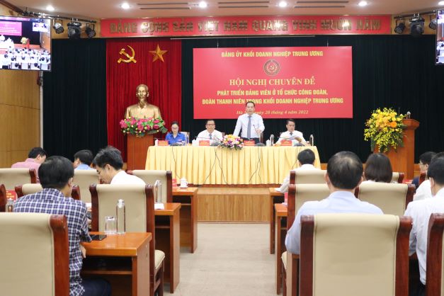 Đồng chí Hồ Xuân Trường, Phó Bí thư Đảng ủy Khối phát biểu tại Hội nghị.