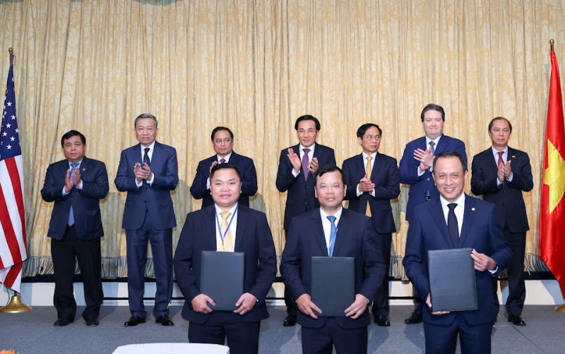 Tổ chức, doanh nghiệp hai nước trao biên bản ghi nhớ hợp tác tại Hội nghị.