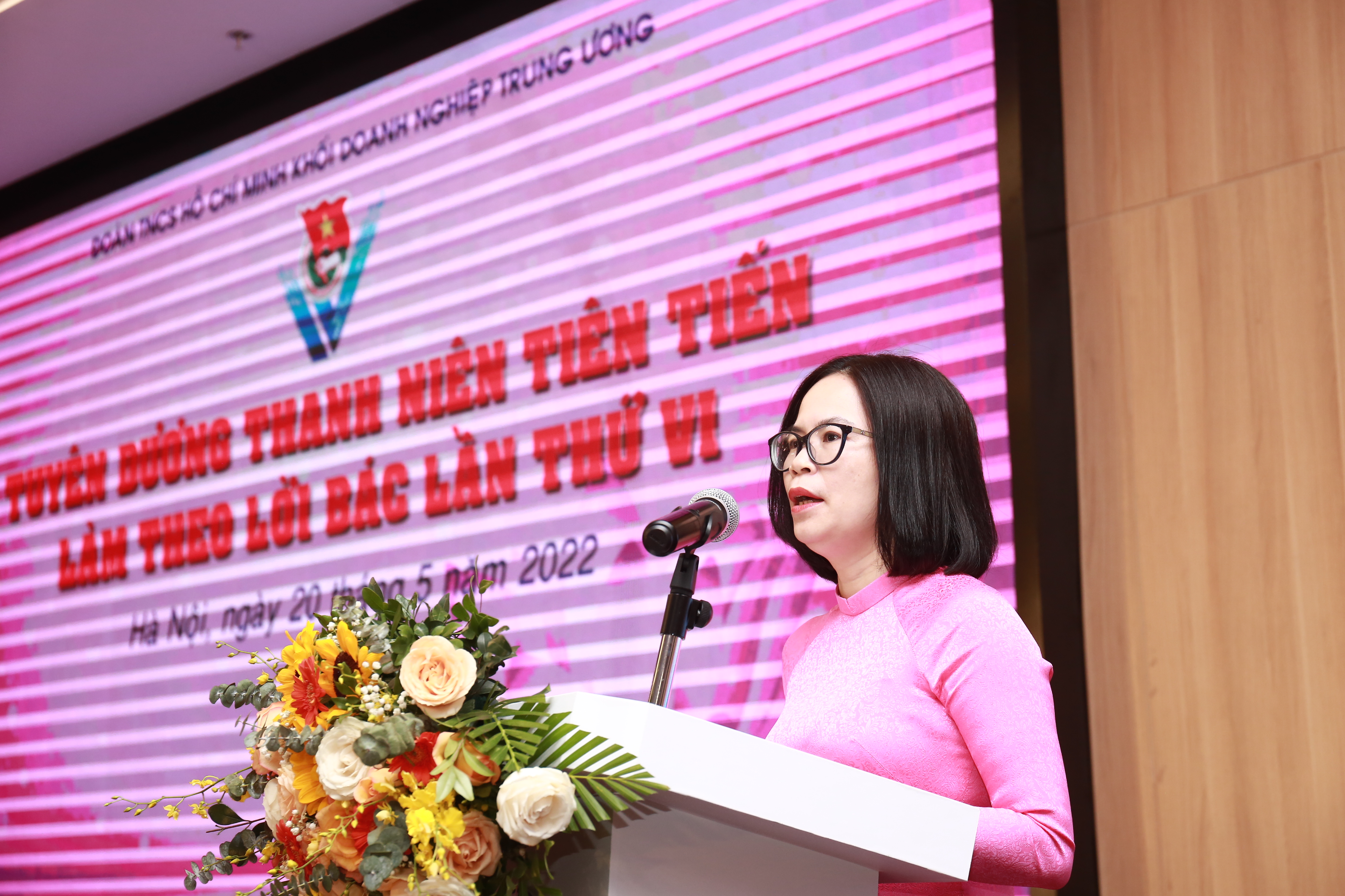 Đồng chí Hoàng Thị Minh Thu, Uỷ viên BTV Trung ương Đoàn, Uỷ viên BCH Đảng bộ Khối, Bí thư Đoàn Khối Doanh nghiệp Trung ương phát biểu tại Tuyên dương.