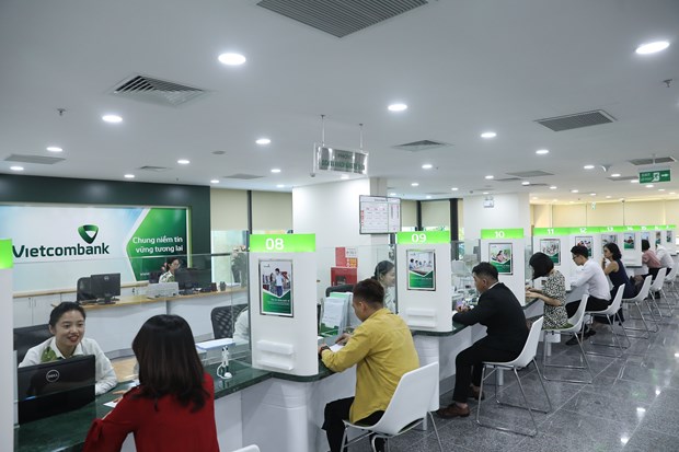 Giao dịch tại Vietcombank. 