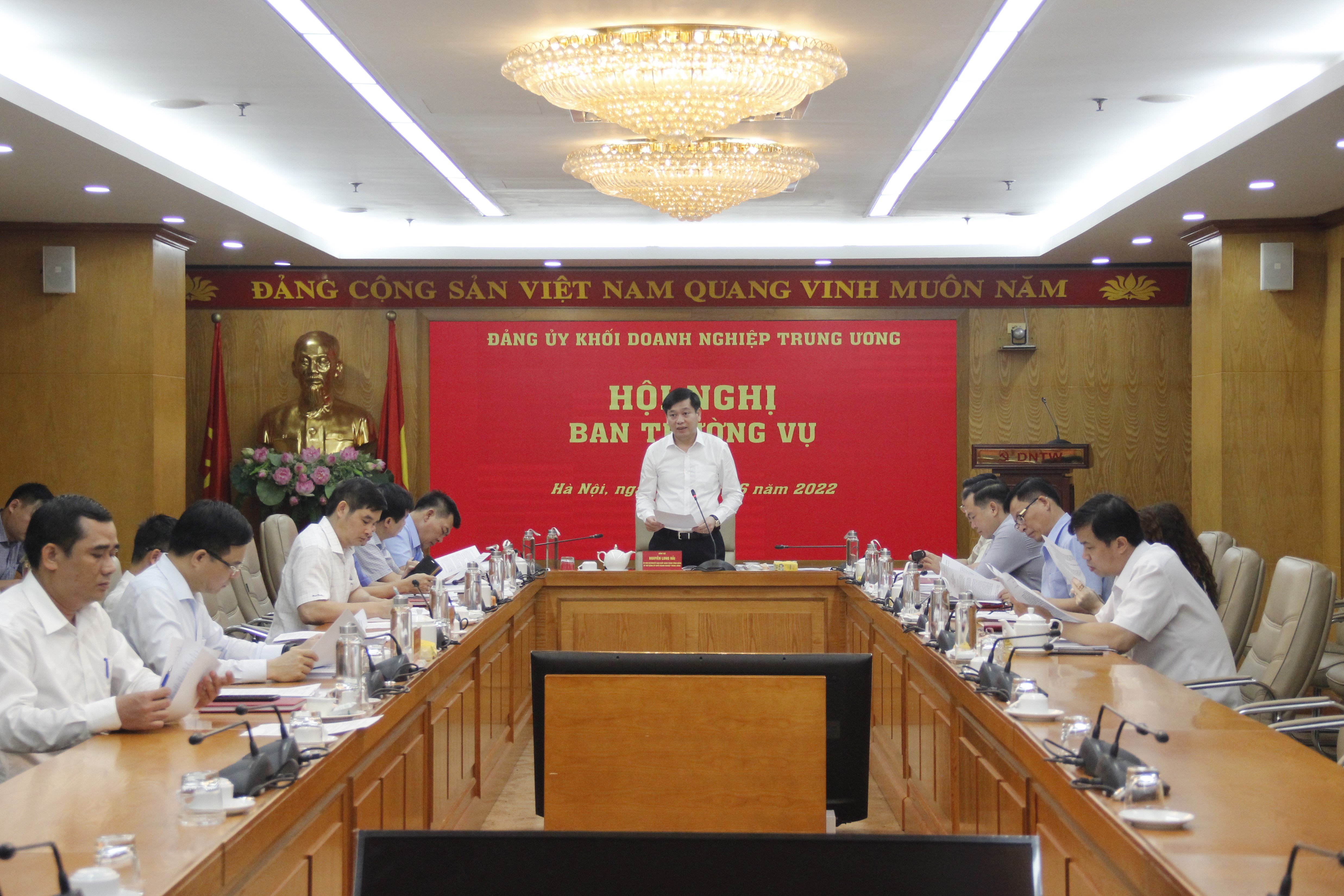 Đồng chí Nguyễn Long Hải - Ủy viên dự khuyết BCH Trung ương Đảng, Bí thư Đảng ủy Khối chủ trì Hội nghị..