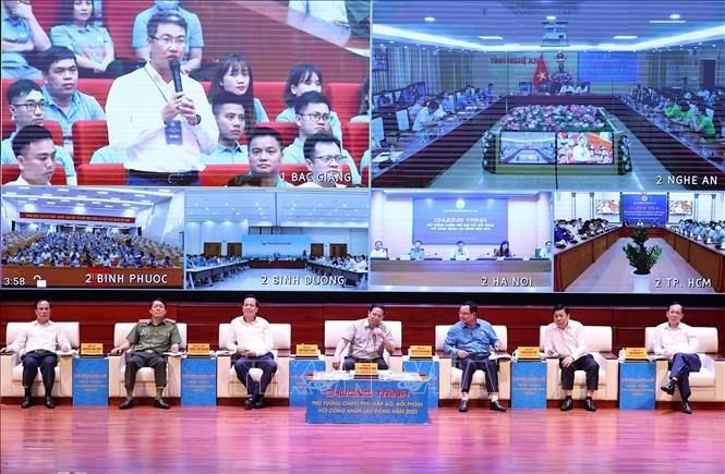 Thủ tướng Phạm Minh Chính và đại diện các bộ, ngành đối thoại với công nhân lao động năm 2022.
