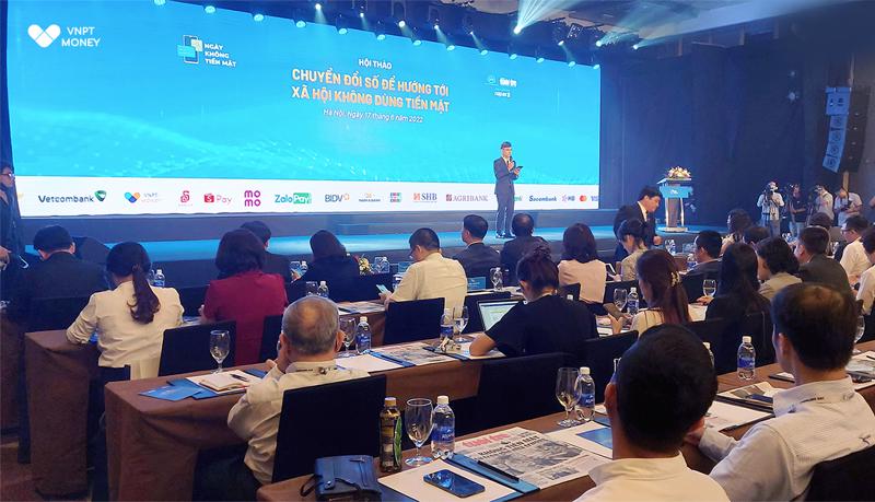 Hội thảo Chuyển đổi số để hướng tới xã hội không dùng tiền mặt.