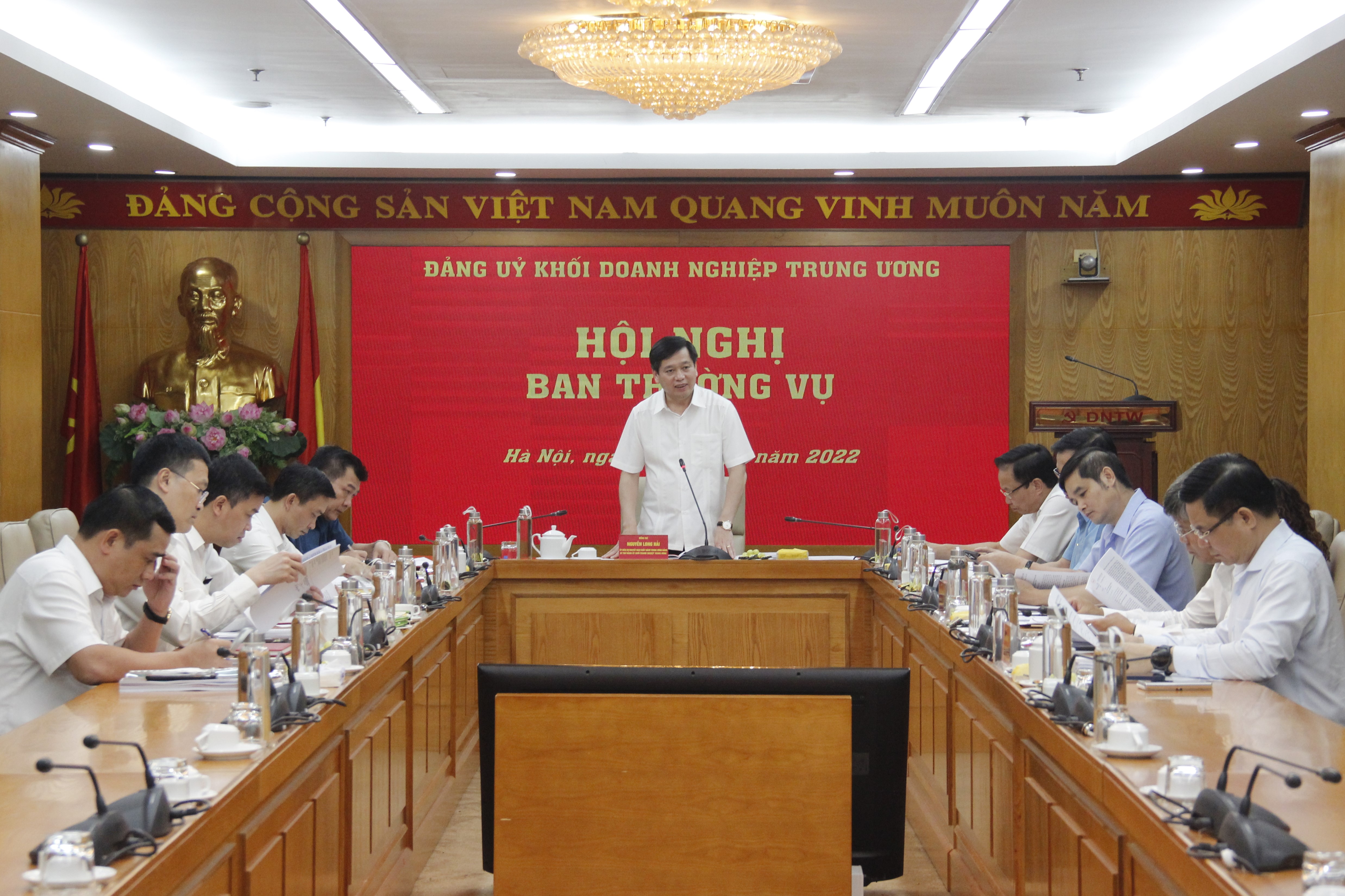 Đồng chí Nguyễn Long Hải - Ủy viên dự khuyết BCH Trung ương Đảng, Bí thư Đảng ủy Khối chủ trì Hội nghị.