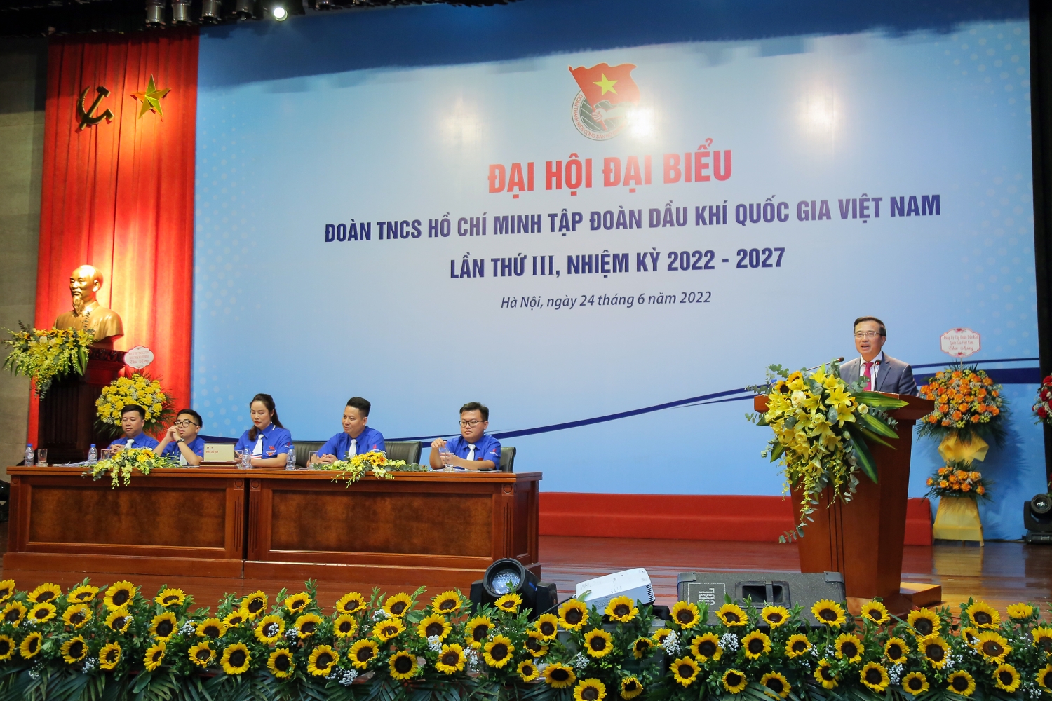 Đồng chí Hoàng Quốc Vượng - Bí thư Đảng ủy, Chủ tịch HĐTV Tập đoàn Dầu khí Quốc gia Việt Nam phát biểu chỉ đạo tại Đại hội.