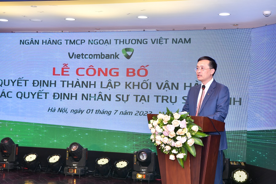 Chủ tịch HĐQT Vietcombank Phạm Quang Dũng phát biểu giao nhiệm vụ cho đơn vị và cá nhân.