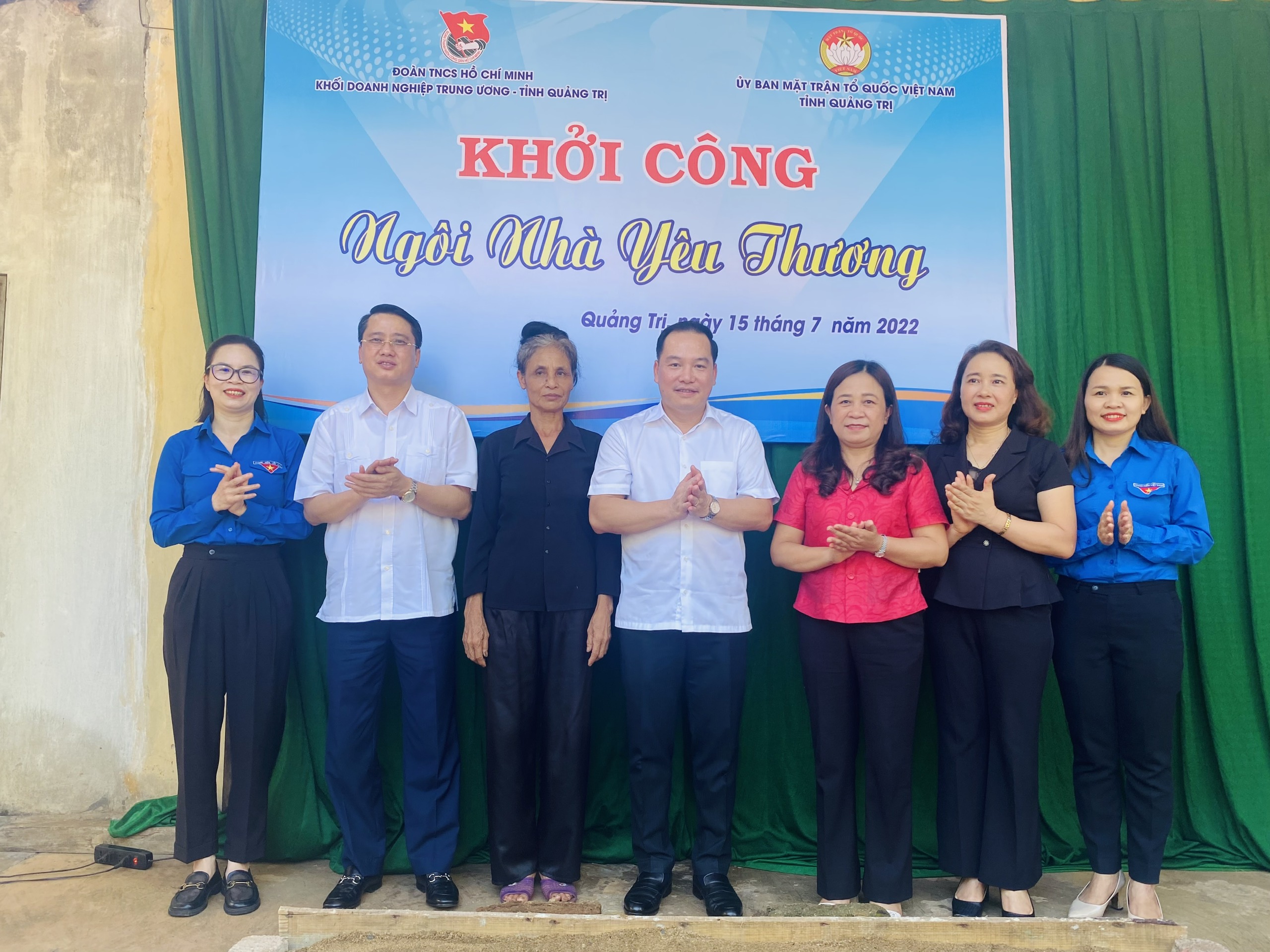 Đoàn đại biểu tham dự Lễ khởi công