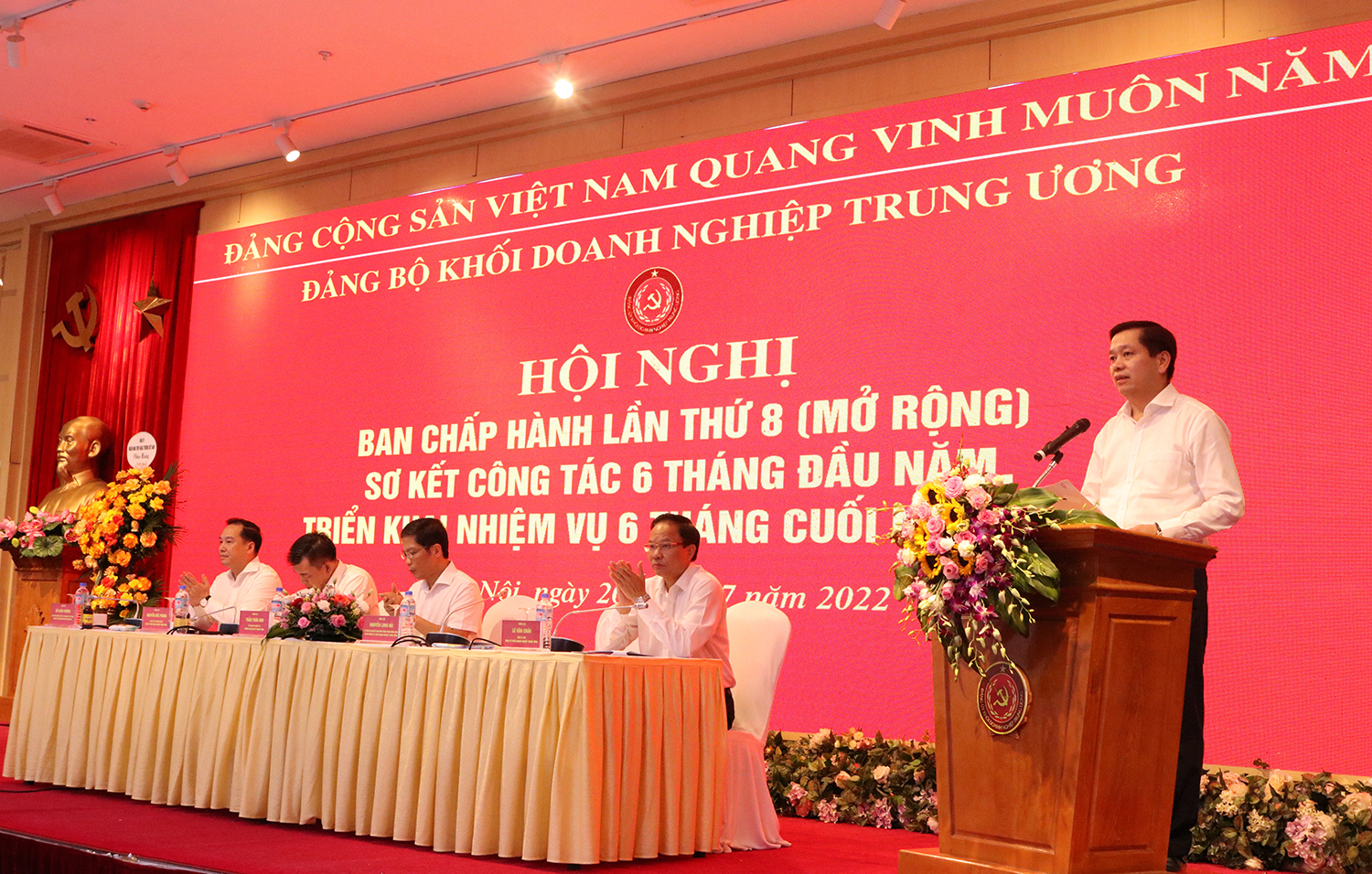 Đồng chí Nguyễn Long Hải, Ủy viên dự khuyết Trung ương Đảng, Bí thư Đảng ủy Khối phát biểu tiếp thu và triển khai các nhiệm vụ 6 tháng cuối năm. 