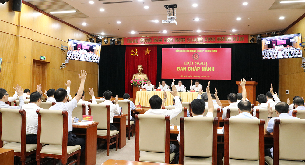 Các đại biểu thảo luận, biểu quyết thông qua tiêu chuẩn, điều kiện, số lượng, cơ cấu kiện toàn, bổ sung Ban Chấp hành Đảng bộ Khối nhiệm kỳ 2020 - 2025.