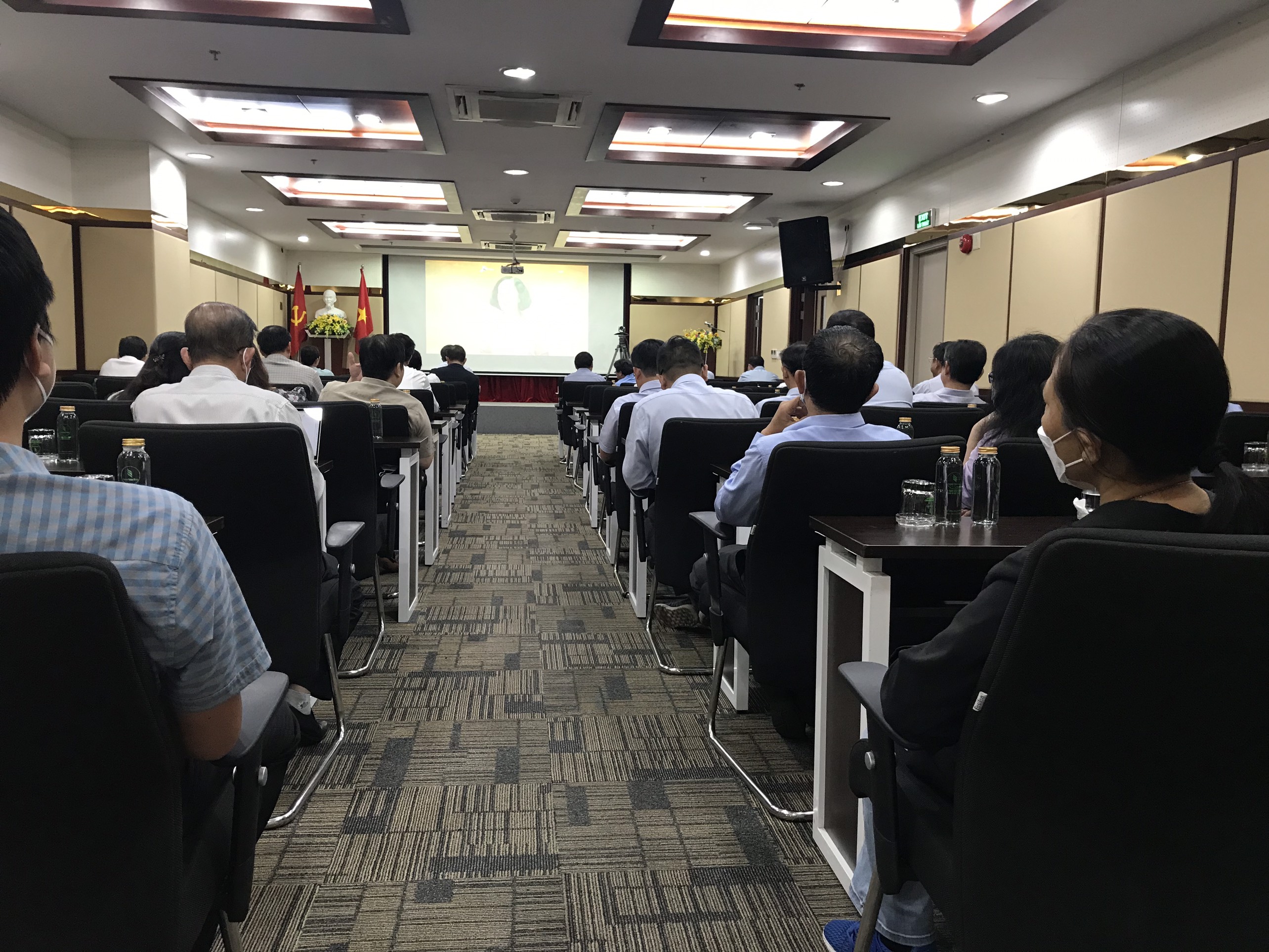 Các đại biểu tham dự Hội nghị tại điểm cầu Đảng uỷ Tập đoàn CN Cao su Việt Nam.