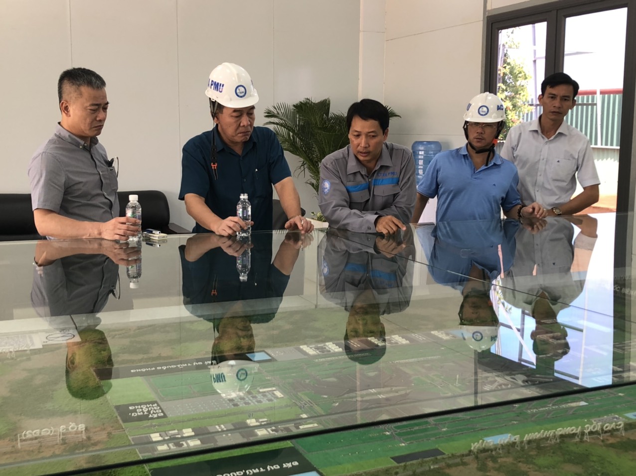 Đảng ủy Khối DNTW nghe thuyết trình báo cáo dự án Cảng hàng không quốc tế (sân bay) Long Thành.