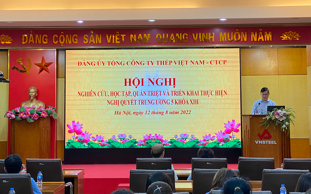 Đồng chí Lê Song Lai - Bí thư Đảng ủy, Tổng Giám đốc Tổng công ty phát biểu khai mạc Hội nghị.