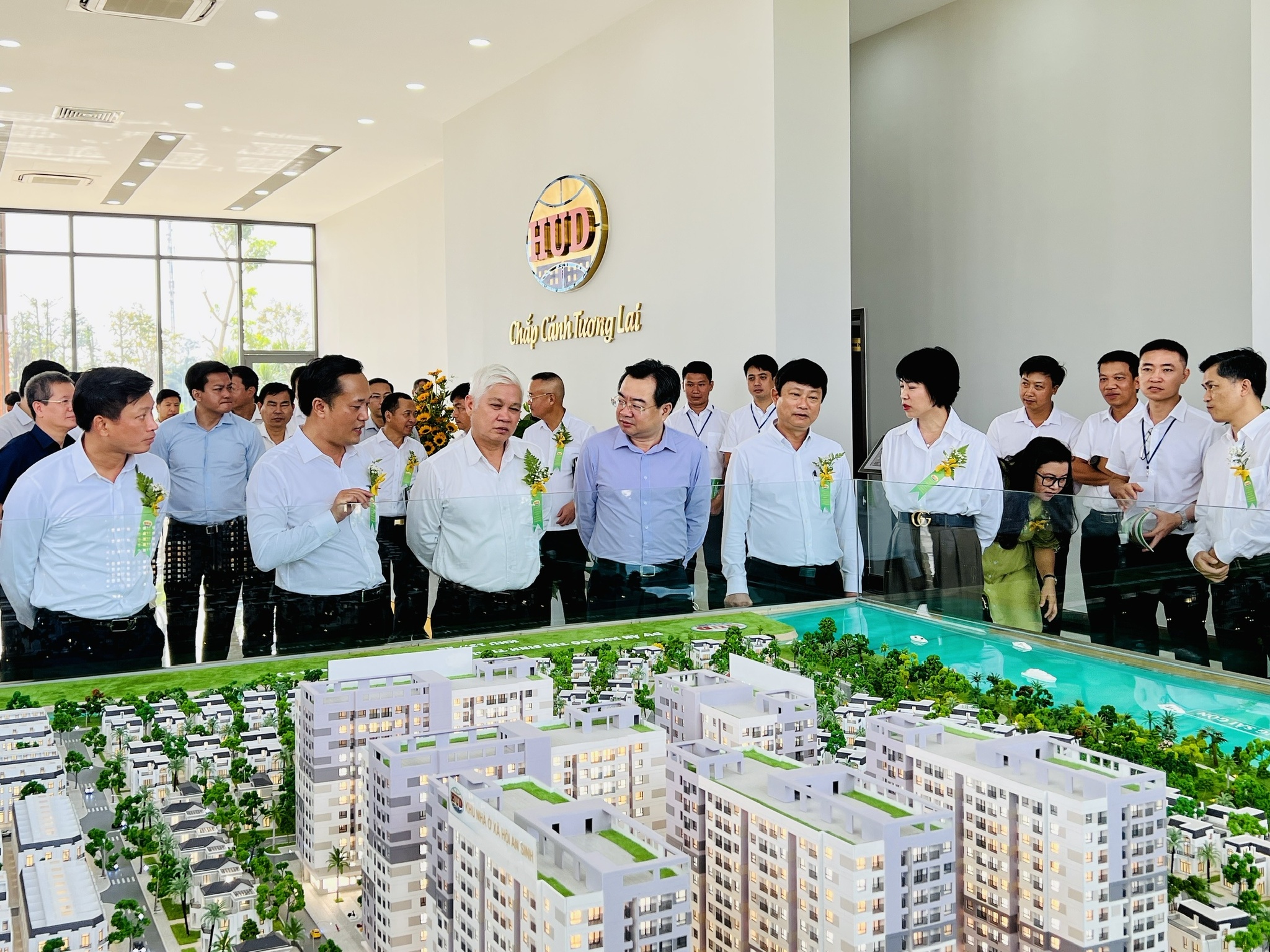 Lãnh đạo Bộ Xây dựng và tỉnh Bình Dương tham quan mô hình nhà ở xã hội an sinh.