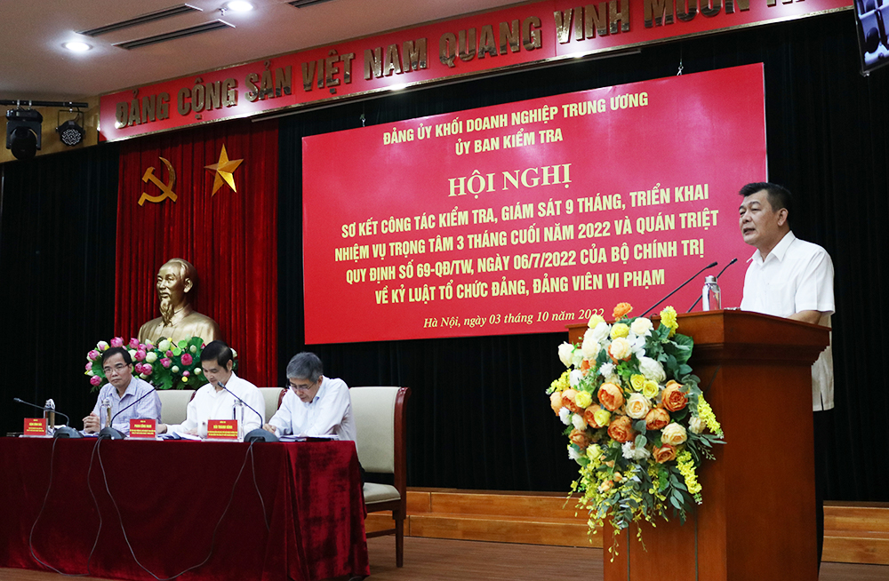 Đồng chí Nguyễn Đức Phong, Phó Bí thư thường trực Đảng uỷ Khối Doanh nghiệp Trung ương phát biểu chỉ đạo Hội nghị.