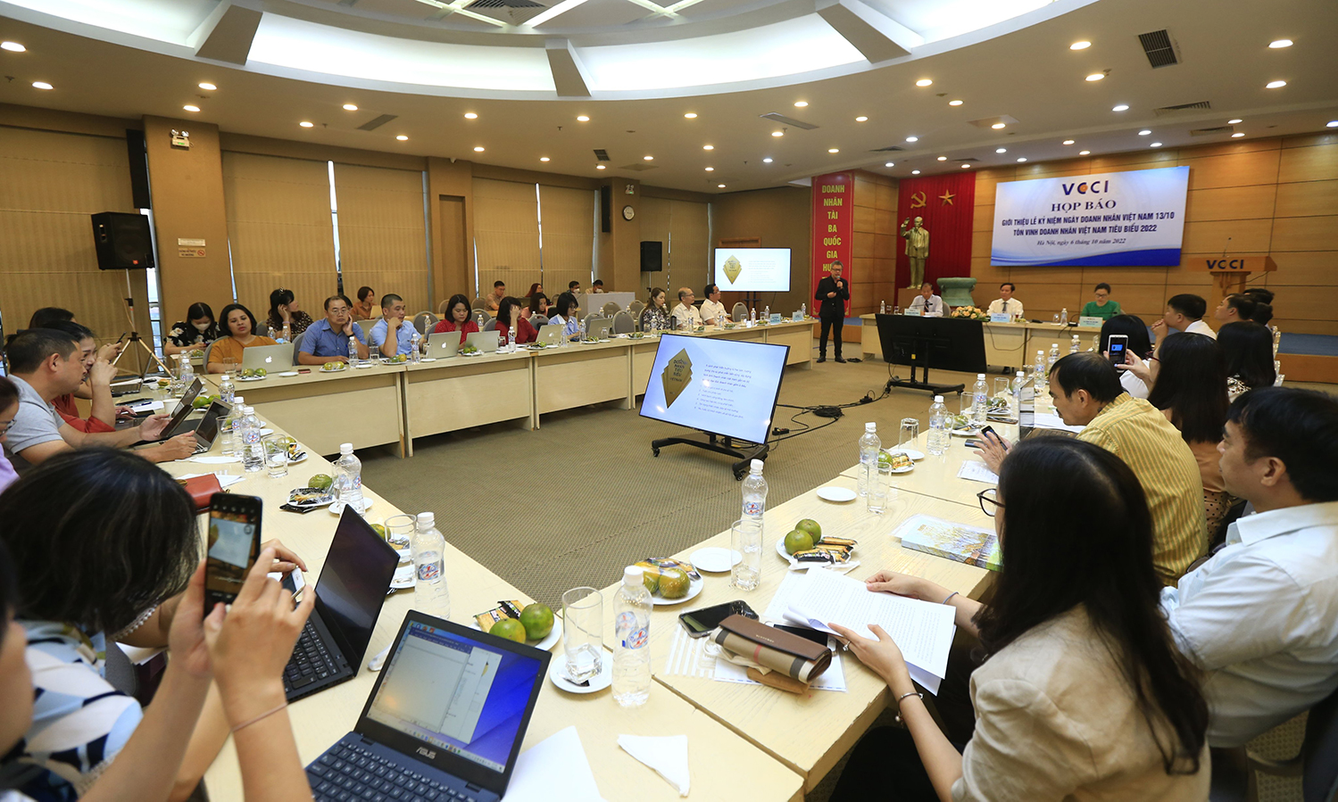 Quang cảnh họp báo.