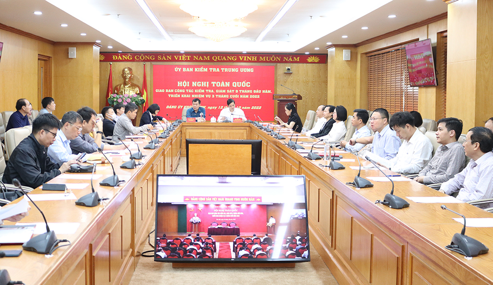 Đồng chí Nguyễn Đức Phong, Phó Bí thư thường trực Đảng uỷ Khối Doanh nghiệp Trung ương phát biểu chỉ đạo Hội nghị.