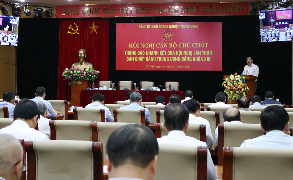 Đồng chí Nguyễn Trung Hiếu, Trưởng Ban Tuyên giáo Đảng uỷ Khối triển khai Chương trình hành động của Đảng uỷ Khối thực hiện Nghị quyết số 18-NQ/TW, số 19-NQ/TW,  số 20-NQ/TW,    của Hội nghị Trung ương 5, khoá XIII.