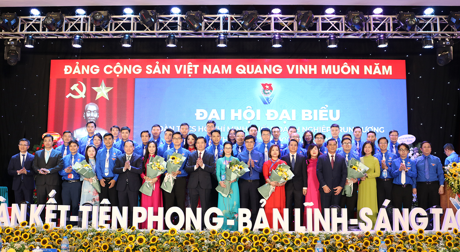 Ra mắt Ban chấp hành khóa mới gồm 37 đồng chí.