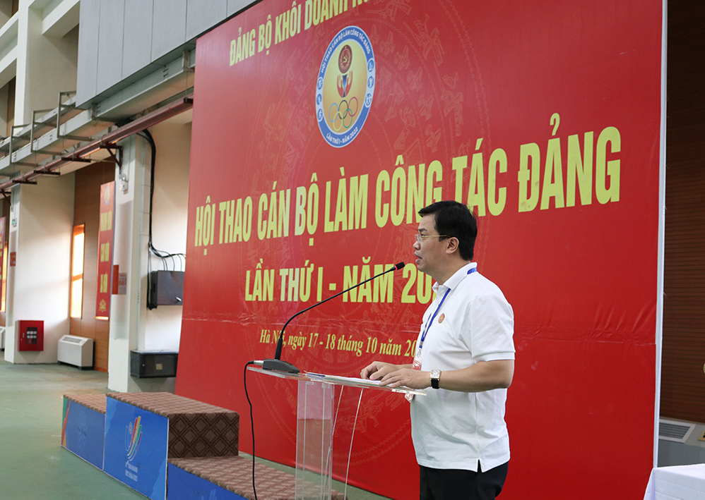 Đồng chí Nguyễn Trung Hiếu, Trưởng Ban Tuyên giáo Đảng uỷ Khối triển khai Chương trình hành động của Đảng uỷ Khối thực hiện Nghị quyết số 18-NQ/TW, số 19-NQ/TW,  số 20-NQ/TW,    của Hội nghị Trung ương 5, khoá XIII.