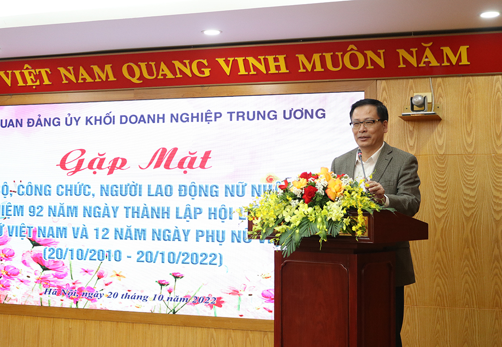 Chủ tịch Công Đoàn Cơ quan Chu Đình Động đã chúc mừng