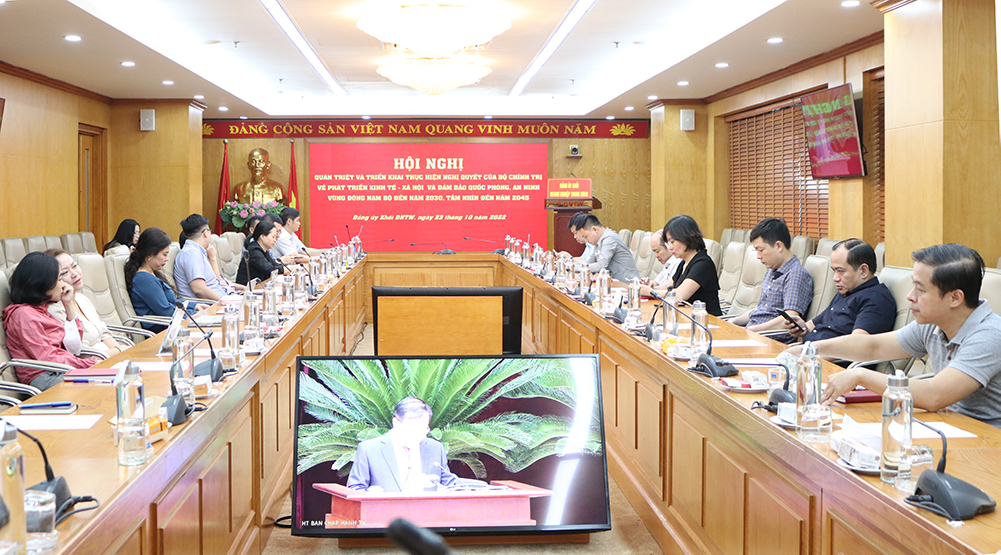 Các đại biểu tham dự Hội nghị tại điểm cầu Cơ quan Đảng uỷ Khối Doanh nghiệp Trung ương.