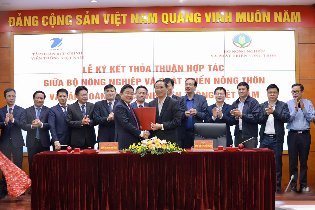 Ký kết thỏa thuận hợp tác giai đoạn 2021-2025 giữa Tập đoàn VNPT và Bộ NN&PTNT về chuyển đối số.