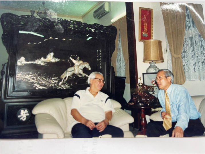 Nguyên Chủ tịch HĐQT Tập đoàn VNPT Đỗ Trung Tá trong một buổi báo cáo Cố vấn BCH Trung ương Đảng Võ Văn Kiệt.