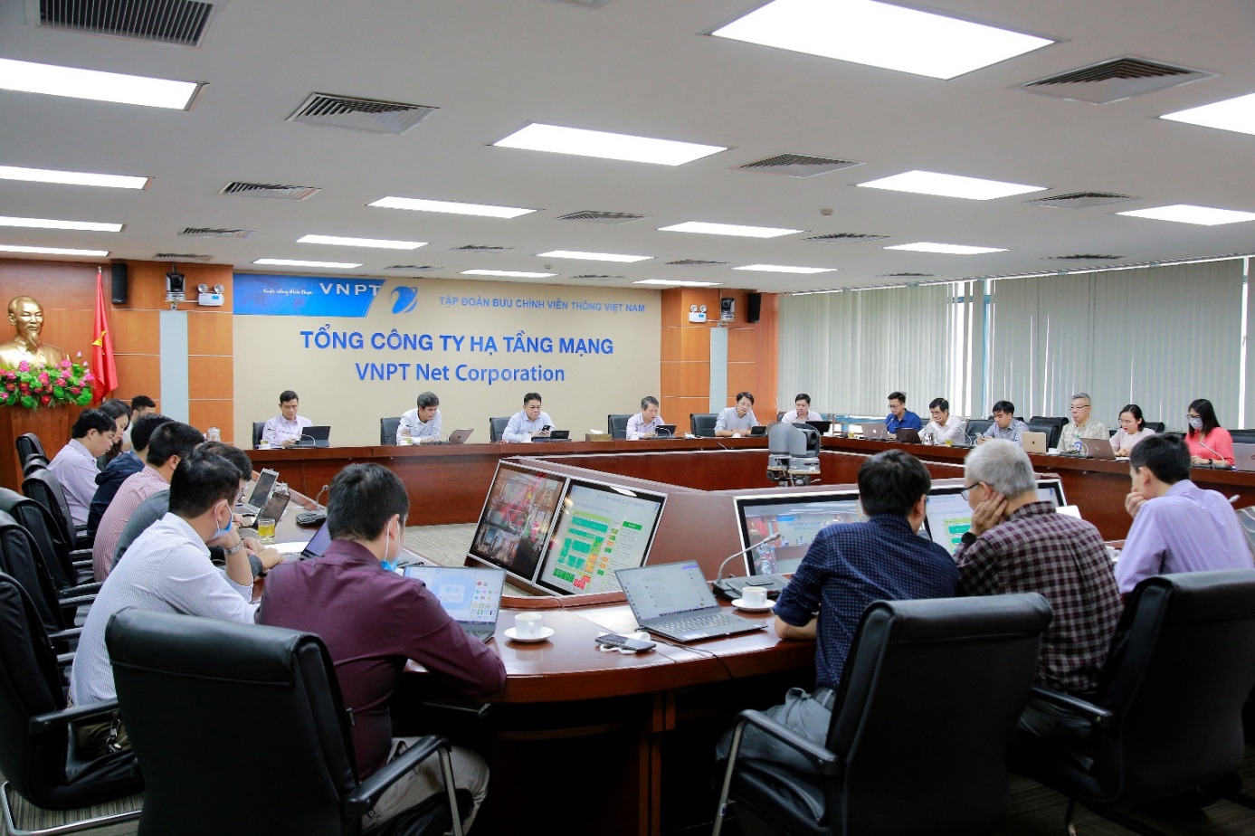 Ban Chỉ đạo Chuyển đổi số Tổng công ty Hạ tầng mạng họp bàn triển khai các dự án chuyển đổi số.