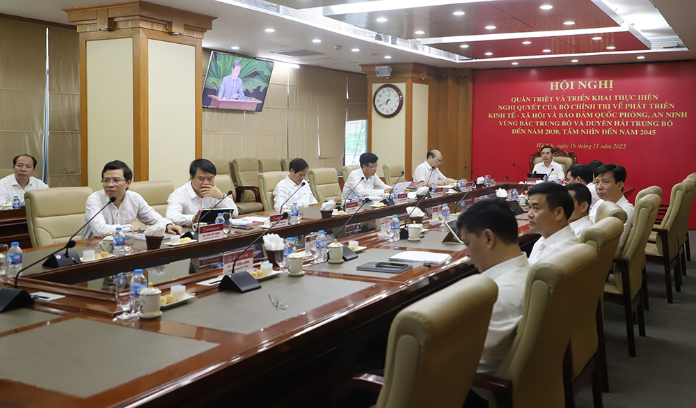 Các đại biểu tham dự Hội nghị tại điểm cầu Cơ quan Đảng uỷ Khối Doanh nghiệp Trung ương.