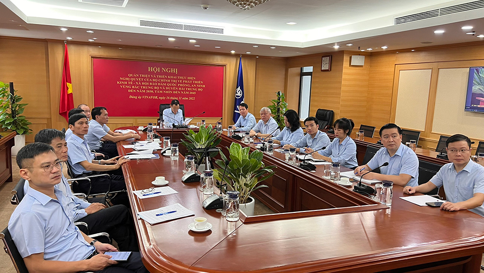 Các đại biểu tham dự Hội nghị tại điểm cầu Cơ quan Đảng uỷ Khối Doanh nghiệp Trung ương.