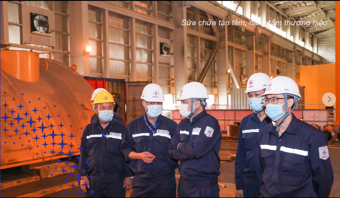 Đồng chí Phan Đình Hòa – Bí thư Đảng ủy EVNPSC đang kiểm tra và chỉ đạo công tác SCL tổ máy S1 NMNĐ Thái Bình