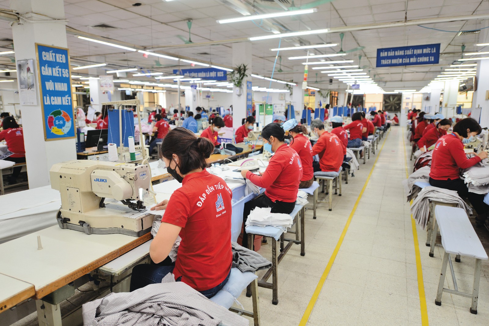 Với những bước đầu áp dụng công nghệ tự động hóa và chuyển đổi số, May 10 nhận thấy đã có những thành công, việc đơn giản hóa các quy trình, hệ thống đã làm giảm đi các khâu trung gian, giảm nhân lực, giảm thời gian giải quyết các công việc. Việc ứng dụng các thiết bị công nghệ hiện đại đã giúp cho nhân lực đang tiếp cận tại Tổng Công ty có thêm kiến thức, kinh nghiệm cần thiết cho những bước tiếp theo của quá trình chuyển đổi số.