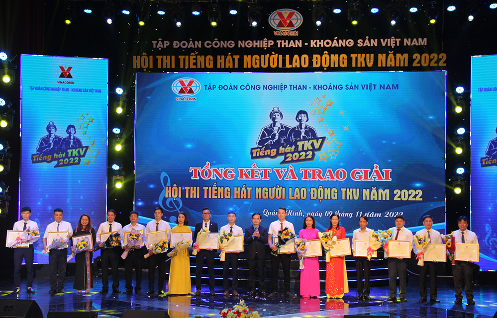 Công đoàn TKV tặng Bằng khen cho 16 đơn vị.