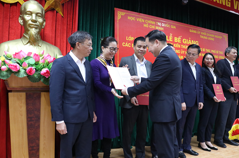 đồng chí Hồ Xuân Trường, Phó Bí thư Đảng uỷ Khối Doanh nghiệp Trung ương, Thành viên Ban Chỉ đạo Trung ương Cuộc vận động “Người Việt Nam ưu tiên dùng hàng Việt Nam” phát biểu tại buổi làm việc.