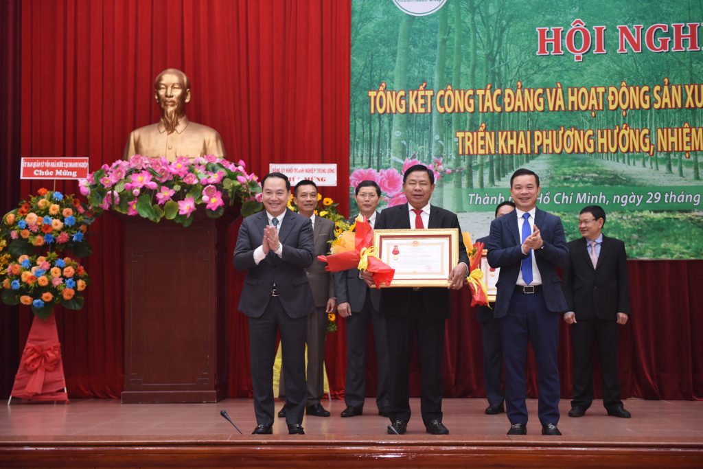 Các cá nhân nhận Huân chương Lao động hạng Nhì.