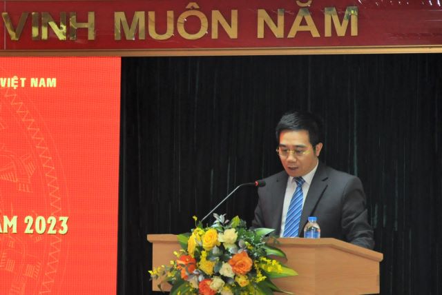 Đ/c Trương Việt Đông - Bí thư Đảng ủy, Chủ tịch Hội đồng thành viên VEC tiếp thu ý kiến chỉ đạo và triển khai nhiệm vụ năm 2023.