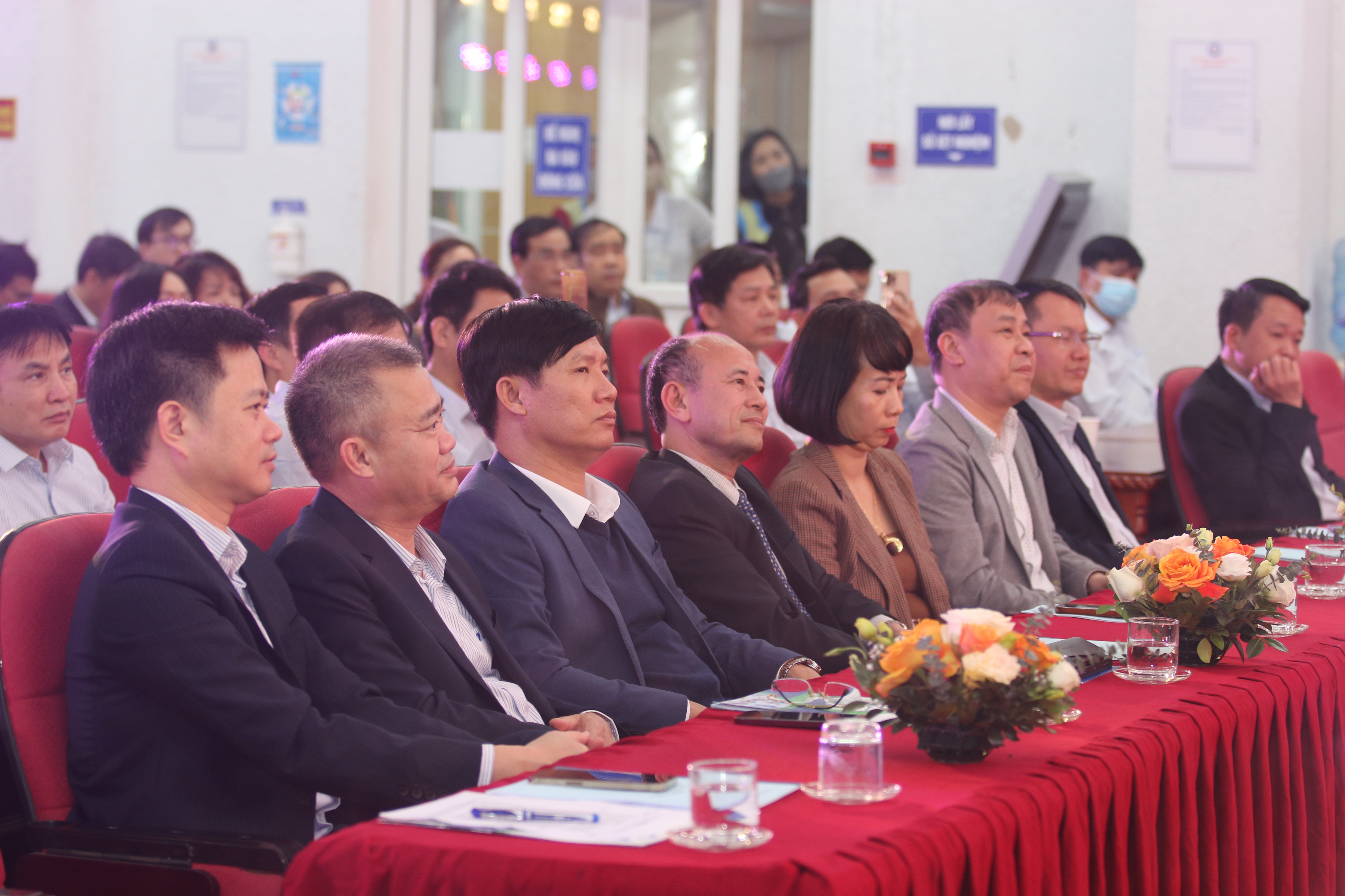 Đại biểu dự Hội nghị.