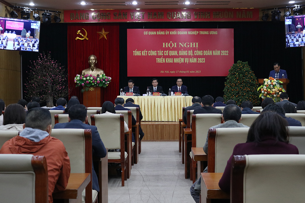 Các đồng chí chủ trì Hội nghị.