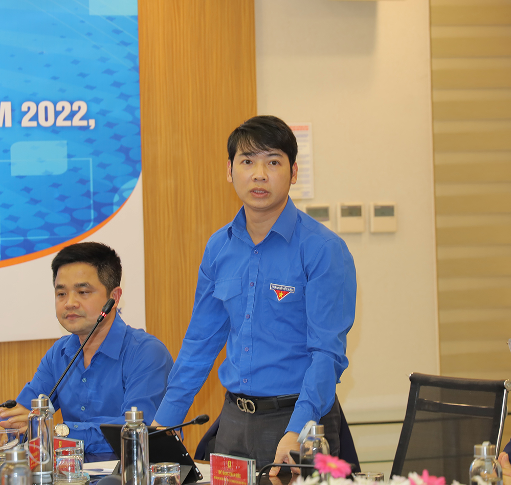 Đồng chí Trần Quang Vinh - Uỷ viên BCH Đảng bộ, Bí thư Đoàn Tập đoàn phát biểu định hướng chương trình công tác Đoàn năm 2023 và tiếp thu ý kiến chỉ đạo của Đảng ủy, lãnh đạo Tập đoàn và Đoàn Khối DNTW.