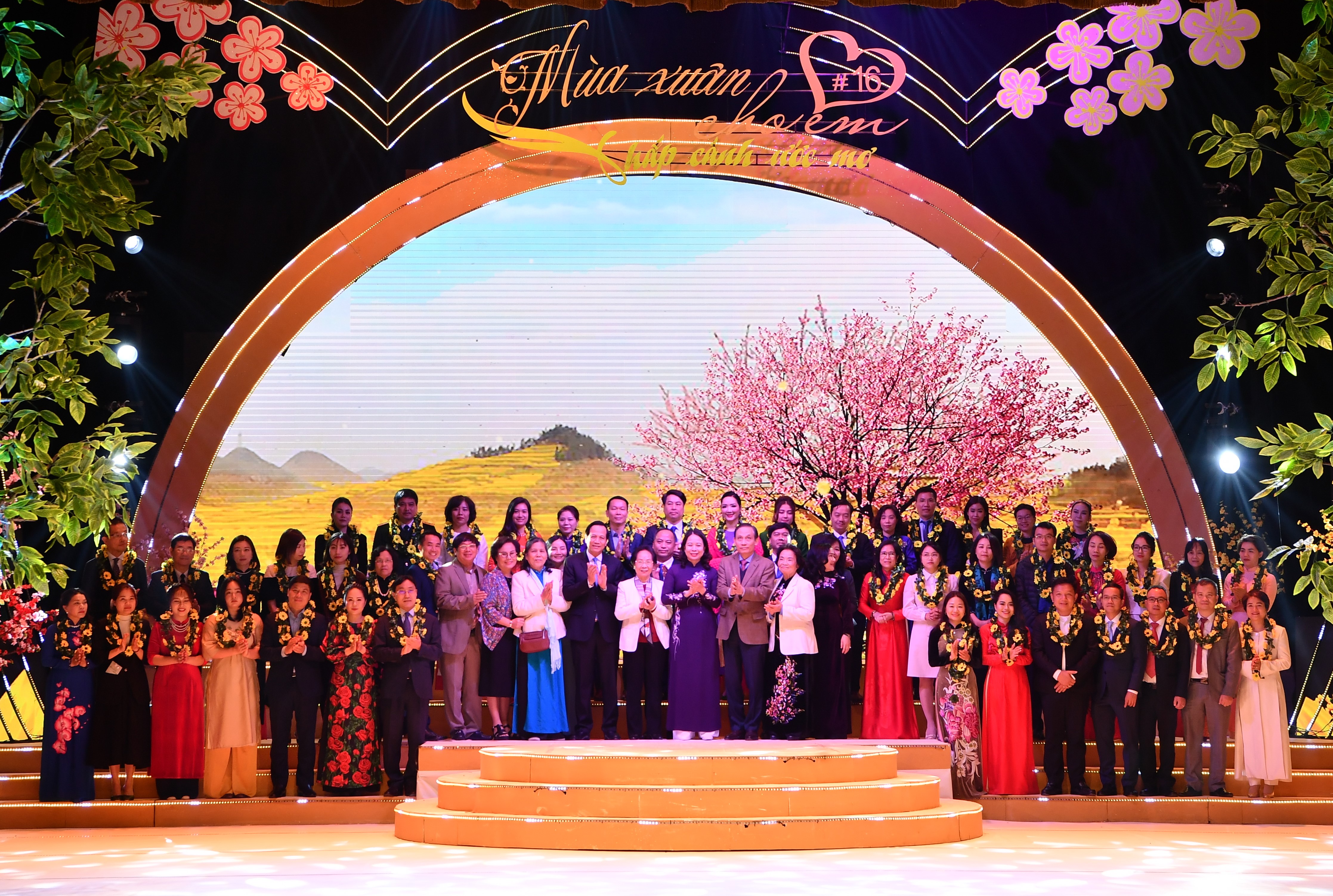 đại diện các đơn vị tài trợ cho Quỹ Bảo trợ Trẻ em Việt Nam.