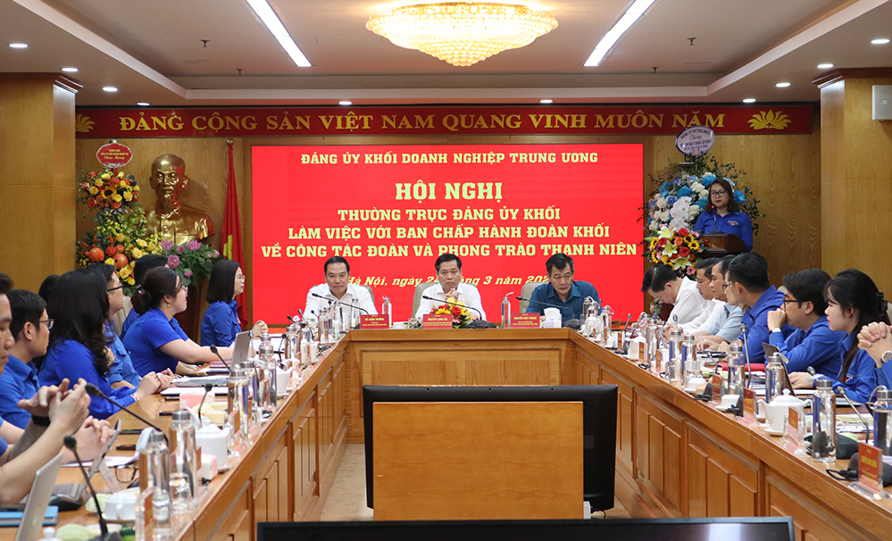 Quang cảnh buổi làm việc.