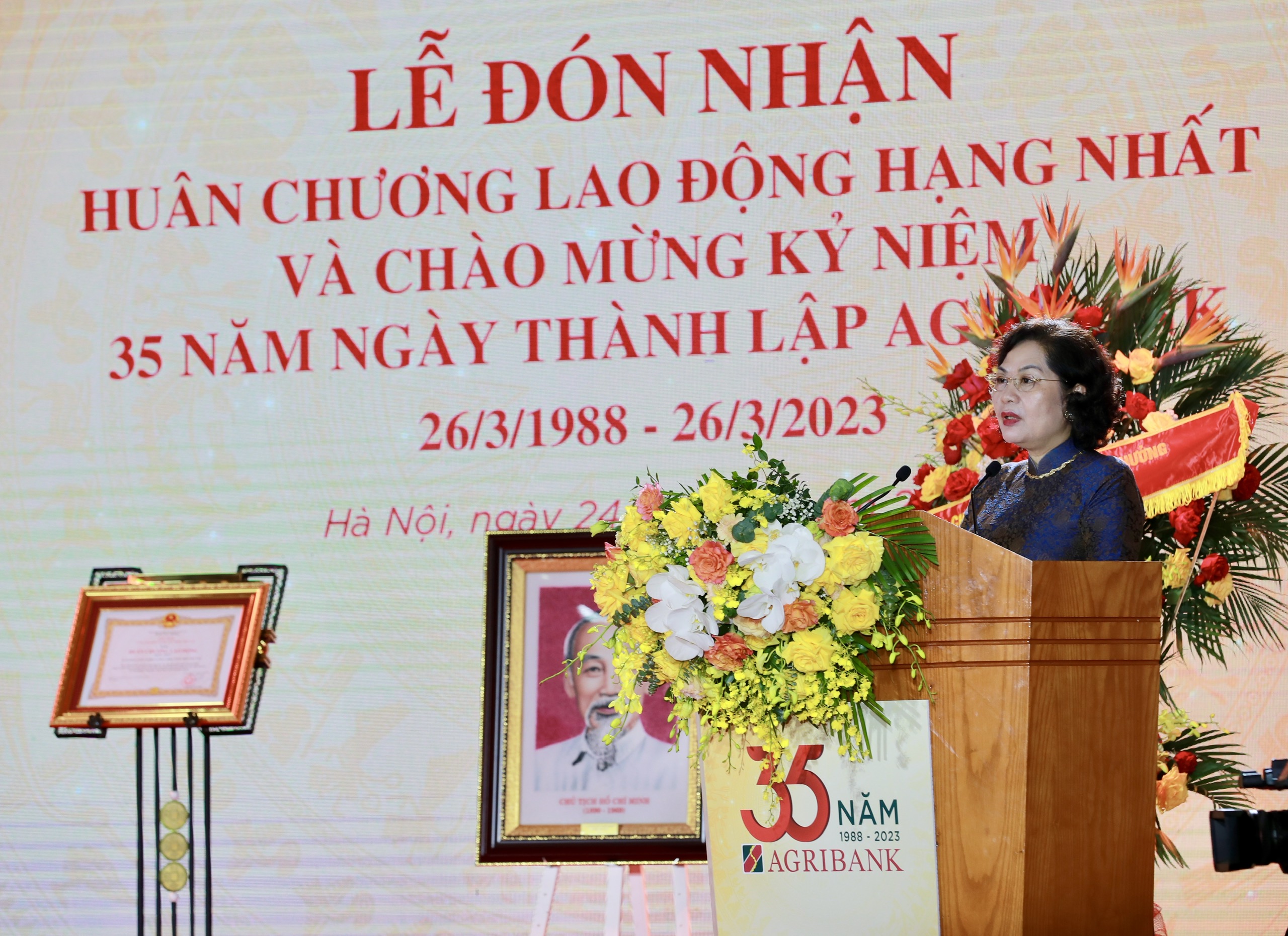Đồng chí Nguyễn Thị Hồng - Ủy viên BCH Trung ương Đảng, Thống đốc Ngân hàng Nhà nước Việt Nam phát biểu tại buỗi lễ.